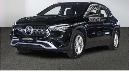 Gebraucht Mercedes GLA200 163 PS (119 kW) 2024 Unilack nachtschwarz SUV