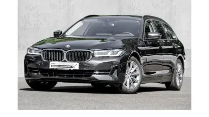 Gebraucht BMW 530e Sport Line 292 PS (214 kW) 2024 Sophistograu brillanteffekt me Kombi