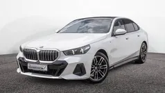Weiß Gebraucht 2024 BMW 520 M Sport Limousine | 52.950 € (Fairer Preis)