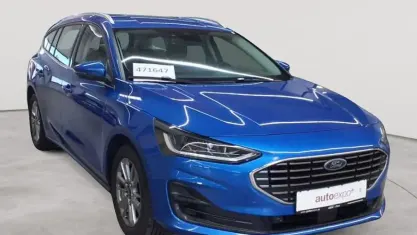 Gebraucht Ford Focus Titanium 115 PS (84 kW) 2023 Desert island blue metallic Kombi