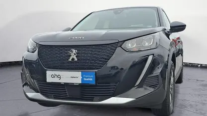 Gebraucht Peugeot e-2008 Active 100 kW (136 PS) 2022 Schwarz SUV