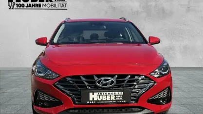 Gebraucht Hyundai i30 Select 120 PS (88 kW) 2023 Rot Kombi
