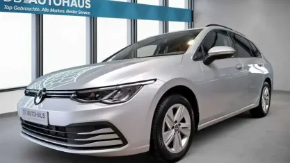 Second-hand VW Golf VIII Life 110 CP (80 kW) 2024 Argintiu Break