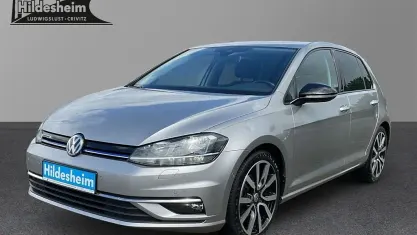 Gebraucht VW Golf VII IQ Drive 131 PS (96 kW) 2019 Tungsten siver Limousine