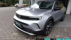 Silber (quarz silber metallic) Gebraucht 2022 Opel Mokka-e Elegance SUV | 19.490 € (Fairer Preis)