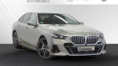 Oxidgrau metallic Gebraucht 2024 BMW 550e M Sport Limousine | 76.888 € (Fairer Preis)