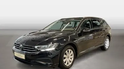 Gebraucht VW Passat Basis 150 PS (110 kW) 2021 Deep black perleffekt (metallic) Kombi