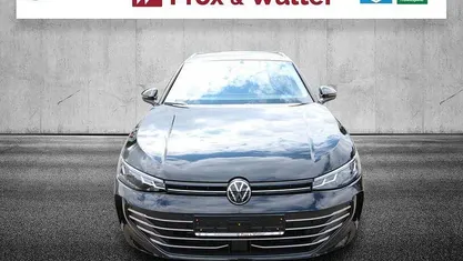 Grenadillschwarz metallic (metallic) Gebraucht 2024 VW Passat Business Kombi | 32.900 € (Superpreis)