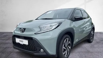 Urban khaki (6x3)/ black mica (2 Neu 2025 Toyota Aygo X Comfort SUV | 20.190 € (Fairer Preis)