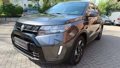 Titan dark gray Gebraucht 2024 Suzuki Vitara Comfort+ SUV | 24.990 € (Fairer Preis)