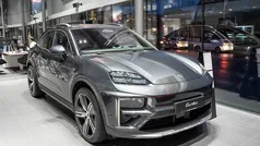 Grau Gebraucht 2025 Porsche Macan Turbo SUV | 127.880 € (Fairer Preis)