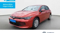 Kings red metallic Gebraucht 2024 VW Golf VIII Basis Limousine | 26.490 € (Fairer Preis)