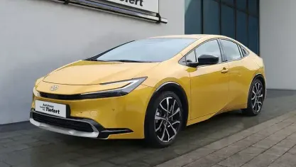 Gebraucht Toyota Prius Plug-in Hybrid Executive 223 PS (164 kW) 2024 Mustard metallic Kleinwagen