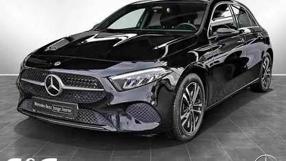 Metalliclack kosmosschwarz Gebraucht 2024 Mercedes A200 Limousine | 30.790 € (Fairer Preis)