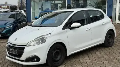 Używany Peugeot 208 Active 82 KM (60 kW) 2017 Biały Hatchback