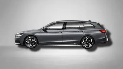 Gebraucht Skoda Superb SportLine 193 PS (141 kW) 2026 Graphitegrau metallic Kombi