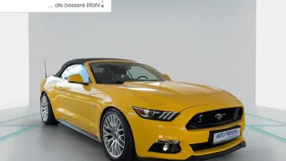Gebraucht Ford Mustang GT Convertible 421 PS (309 kW) 2017 Californiagelb metallic Cabrio