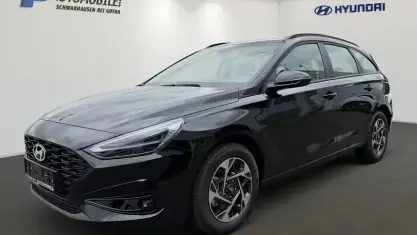 Neu Hyundai i30 Comfort 97 PS (71 kW) 2025 Schwarz Kombi