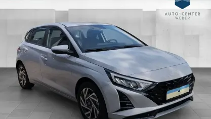 Gebraucht Hyundai i20 Trend 101 PS (74 kW) 2025 Lumen grey Kleinwagen