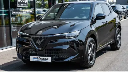 Neu Alfa Romeo Junior Edizione Speciale 145 PS (106 kW) 2026 Schwarz SUV