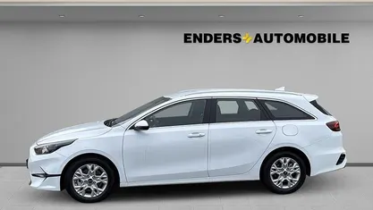 Neu Kia Ceed Sportswagon 101 PS (74 kW) 2025 Wd) cararraweiss (weiss Kombi