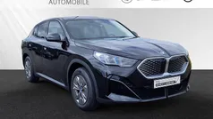 Saphirschwarz metallic Gebraucht 2024 BMW iX2 Shadowline SUV | 39.990 € (Superpreis)