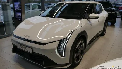 Weiß Neu 2025 Kia EV4 Limousine | 49.290 € (Etwas zu teuer)