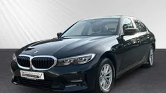 Black sapphire metallic Gebraucht 2022 BMW 320 Advantage Limousine | 27.390 € (Fairer Preis)