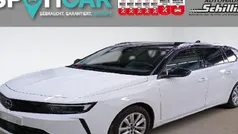 Arktis weiß / schwarz Gebraucht 2023 Opel Astra Elegance Kombi | 20.980 € (Fairer Preis)