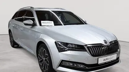 Gebraucht Skoda Superb LAURIN & KLEMENT 156 PS (114 kW) 2023 Brillantsilber metallic Kombi