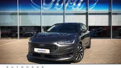 Magneticgrau (metallic) (grau) Gebraucht 2025 Ford Focus Titanium Limousine | 27.985 € (Fairer Preis)