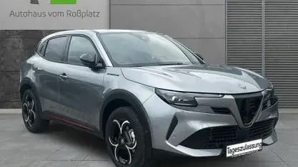 Neu Alfa Romeo Junior Edizione Speciale 136 PS (100 kW) 2025 Grau SUV