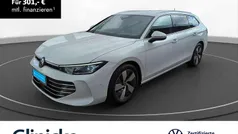 Oryxweiß perlmutteffekt Gebraucht 2025 VW Passat Elegance Kombi | 37.880 € (Superpreis)