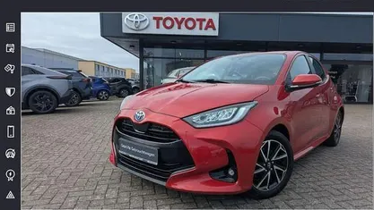 Gebraucht Toyota Yaris Hybrid Team 116 PS (85 kW) 2022 Karminrot (metallic) Kleinwagen