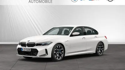 Gebraucht BMW 330e M Sport 292 PS (214 kW) 2024 Mineralweiß metallic Limousine