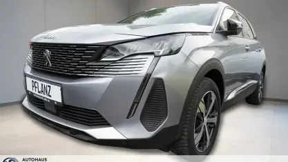 Gebraucht Peugeot 5008 Allure 131 PS (96 kW) 2024 Grau SUV