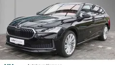 Ebony schwarz metallic Gebraucht 2024 Skoda Superb Selection Kombi | 40.940 € (Fairer Preis)