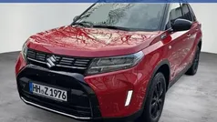Bright red/cosmic black pearl Gebraucht 2025 Suzuki Vitara Comfort SUV | 24.990 € (Fairer Preis)