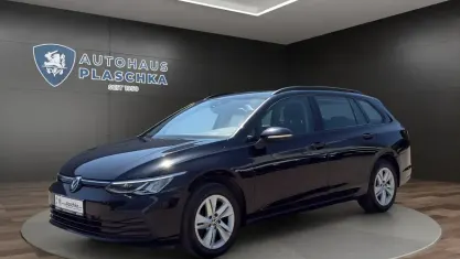 Gebraucht VW Golf VIII Life 150 PS (110 kW) 2024 Deep black perleffekt (schwarz) Kombi