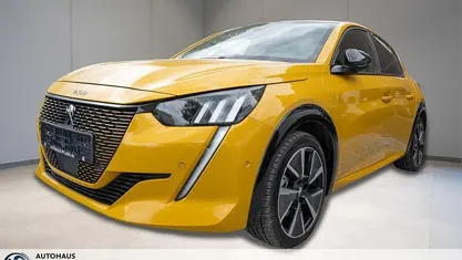 Gelb Gebraucht 2021 Peugeot e-208 GT Kleinwagen | 17.885 € (Fairer Preis)