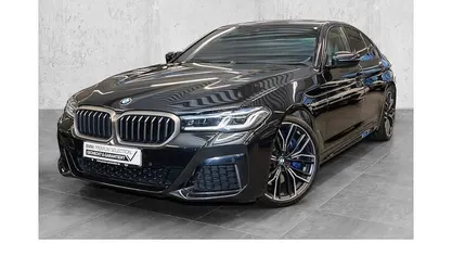 Schwarz Gebraucht 2022 BMW M550 Performance Limousine | 59.970 € (Fairer Preis)
