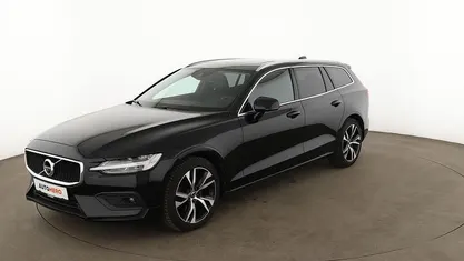 Gebraucht Volvo V60 Momentum 197 PS (144 kW) 2020 Schwarz Kombi