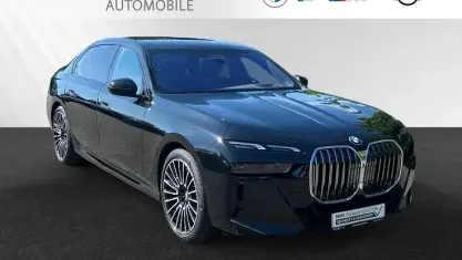 Gebraucht BMW 740 M Sport 299 PS (219 kW) 2025 Black sapphire metallic Limousine