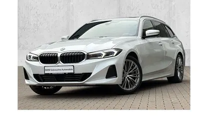 Gebraucht BMW 330 Performance 245 PS (180 kW) 2023 Weiß Kombi