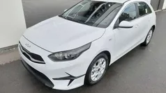 Carraraweiß Neu 2024 Kia Ceed 2 Limousine | 25.590 € (Fairer Preis)
