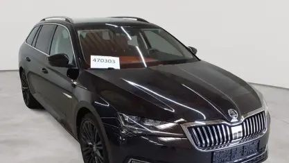 Gebraucht Skoda Superb Style 200 PS (147 kW) 2023 Blackmagic perleffekt Kombi