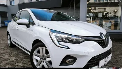 Weiss Gebraucht 2022 Renault Clio V Business Limousine | 12.800 € (Fairer Preis)