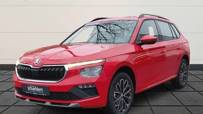Velvetrot metallic (rot) metallic Gebraucht 2025 Skoda Kamiq Drive SUV | 22.880 € (Fairer Preis)