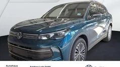 Nightshade blue metallic Gebraucht 2025 VW Tiguan Goal SUV | 40.654 € (Superpreis)
