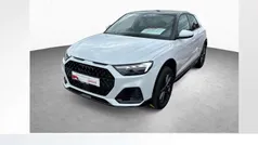 Gletscherweiß metallic mythosschwarz metallic Gebraucht 2024 Audi A1 Ambiente Kleinwagen | 30.890 € (Fairer Preis)